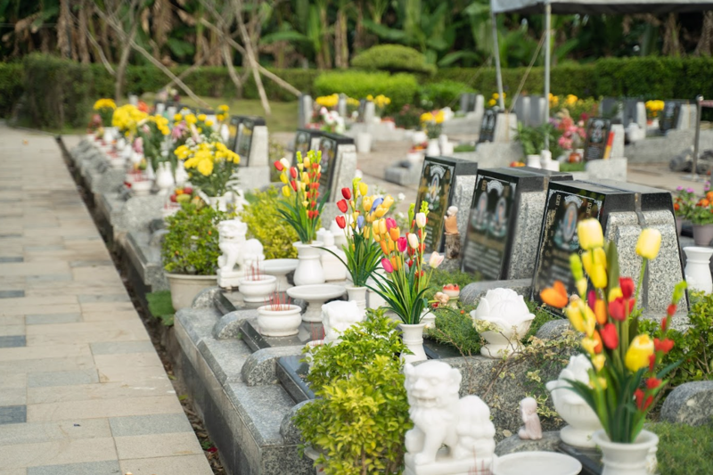 Các sản phẩm mộ phần đa dạng như mộ đơn, mộ đôi, mộ gia đình, mộ cải táng và mộ Công giáo