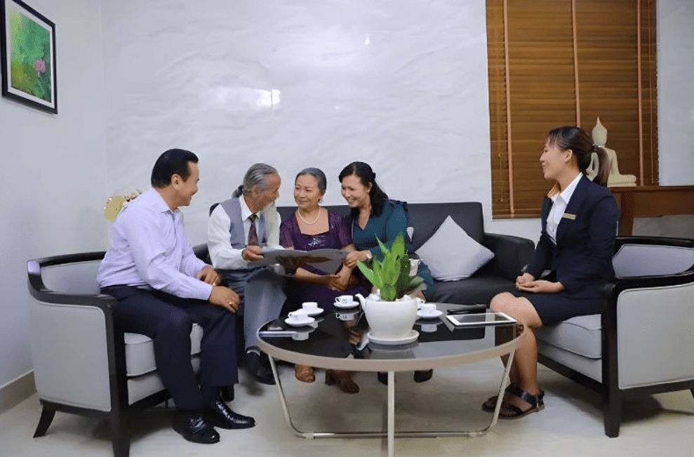 Văn phòng khách được thiết kế khang trang và sang trọng