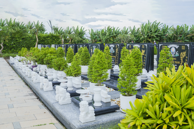 Hoa viên nghĩa trang được trang trí khéo léo và đẹp mắt