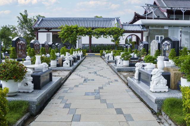 Những ngôi mộ tại Sài Gòn Thiên Phúc nằm trang nghiêm, gần kề nhau - giá trị tinh thần ý nghĩa gia đình