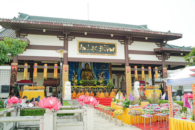 Các nghi lễ tâm linh định kỳ hàng năm được tổ chức long trọng tại Chánh điện An Lạc Đường