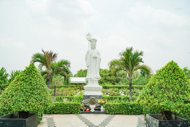 Địa Tạng Vương Bồ Tát - U Minh Giáo Chủ soi sáng cho Chư Hương Linh thác sanh Cực Lạc
