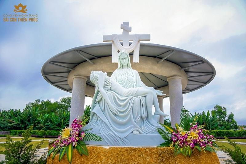Cảnh quan khu mộ Công giáo tại Nghĩa Trang Cao Cấp Sài Gòn Thiên Phúc 