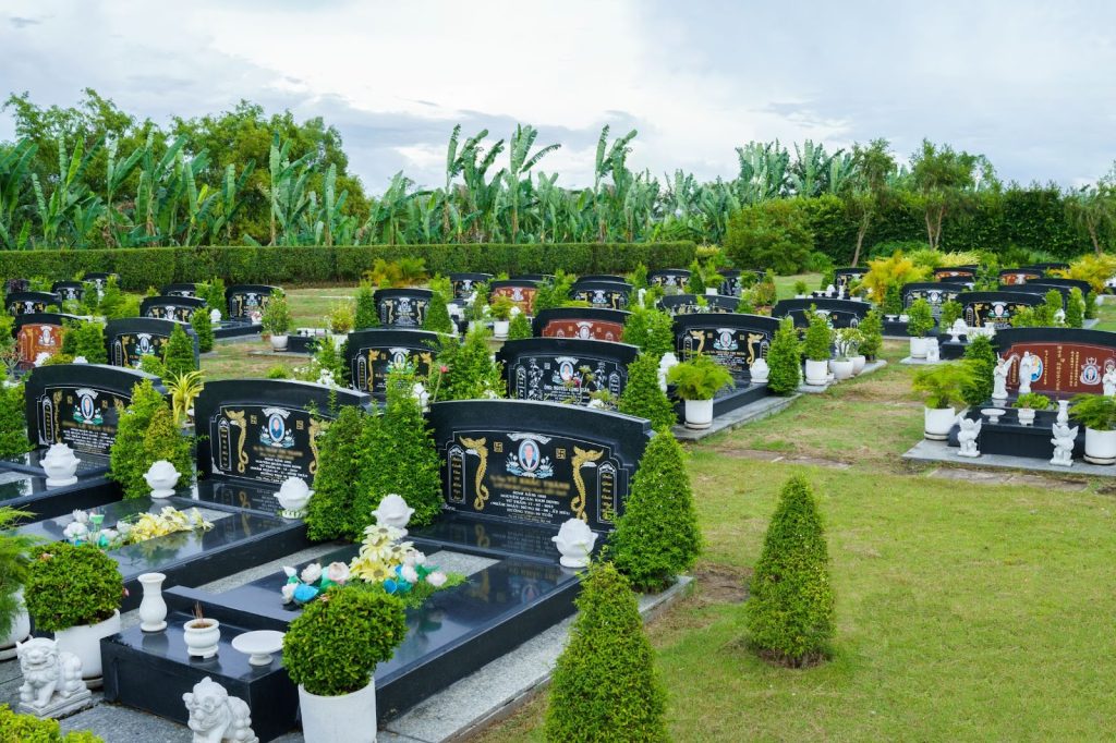 Những phần mộ trang nghiêm tại Hoa Viên Nghĩa Trang Sài Gòn Thiên Phúc