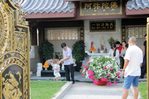 Không khí tảo mộ diễn ra tại Sài Gòn Thiên Phúc