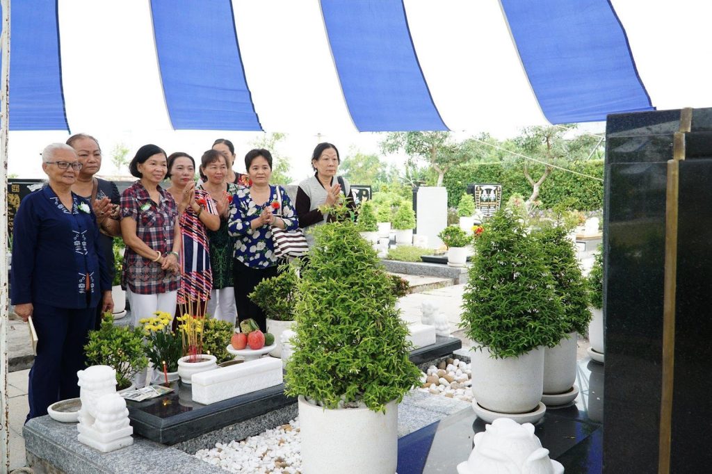 Không khí tảo mộ ấm cúng tại Công Viên Nghĩa Trang Sài Gòn Thiên Phúc