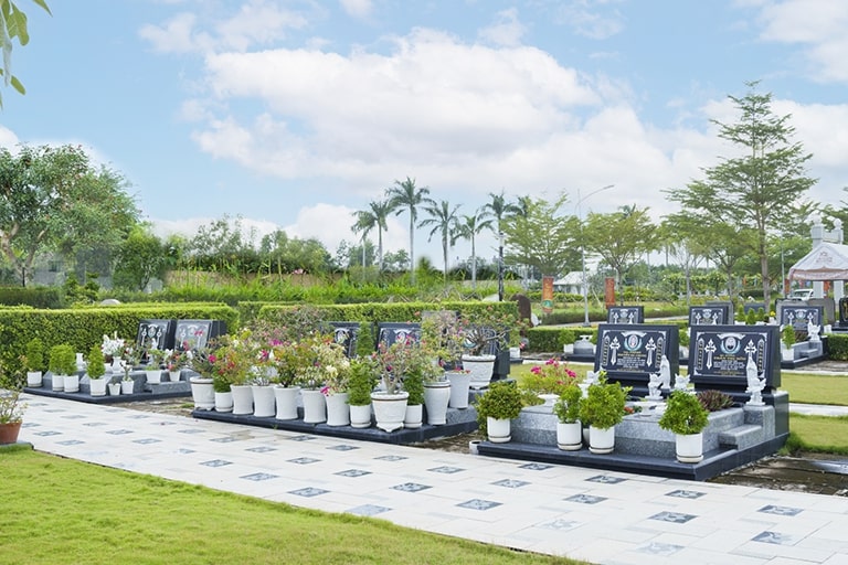 Khuôn viên mộ phần tại Công Viên Nghĩa Trang Sài Gòn Thiên Phúc 