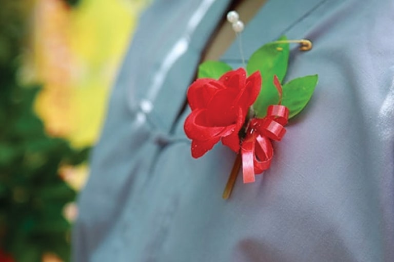 "Bông hồng cài áo" là một trong những hoạt động quan trọng và ý nghĩa nhất của lễ Vu Lan