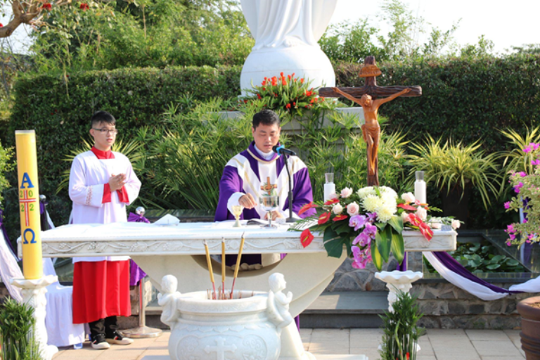 Thánh Lễ cầu cho Ông Bà Tổ Tiên tại Sài Gòn Thiên Phúc – Lễ cầu nguyện dành cho linh hồn các tín hữu đã đi xa