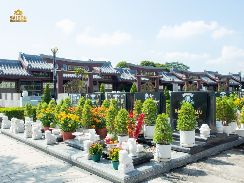 Thiết kế mộ nên hài hòa với cảnh quan xung quanh, đảm bảo tính thẩm mỹ.