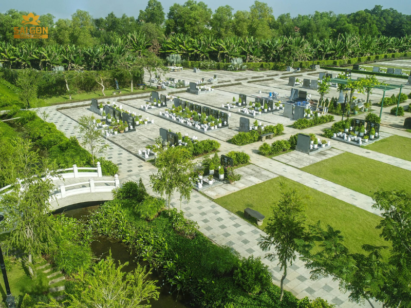 Nằm cách trung tâm Thành phố Hồ Chí Minh 20km, khoảng 30 phút di chuyển bằng ô tô hoặc xe máy